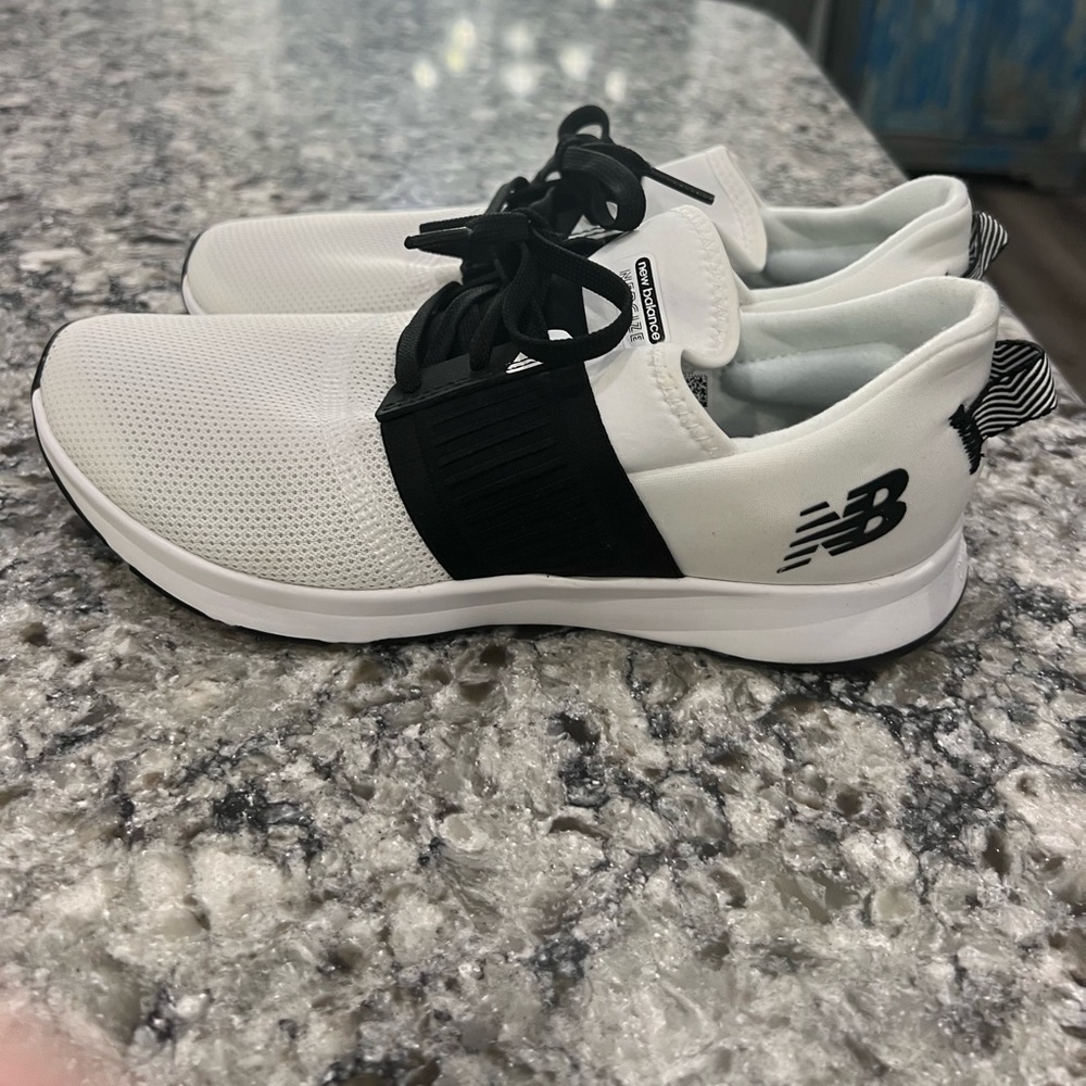 New Balance Dynasoft NERGIZE V3 Cross Trainers, Blck & White, Size 7